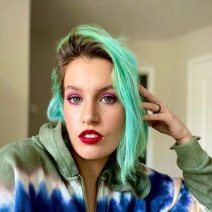 Meet your Posher, Laura